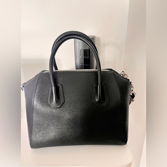 GIVENCHY Sugar Goatskin Small Antigona Black - Picture 2 of 6